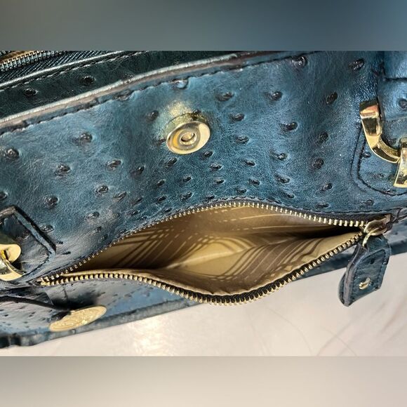 London Fog | Green Simulated Ostrich Skin Leather Purse - Picture 7 of 9